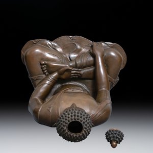 An exceptionally large Nepalese bronze figure of Buddha, 19th C. — foto 5