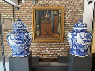 An exceptionally large pair of Chinese blue and white vases and covers, 19/20th C. — 照片 1
