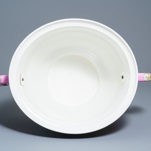 An exceptionally large 'Pompadour' pink-ground porcelain jardinière, possibly Sèvres, 19th C. — photo 7