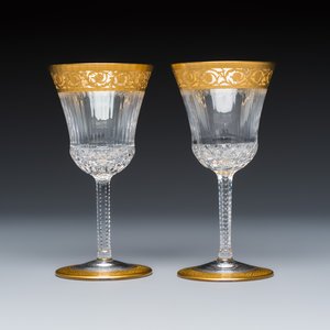 An extensive 53-piece French gilt-decorated 'Thistle Gold' crystal glass service with two decanter labels and a pair of candlesticks — photo 33