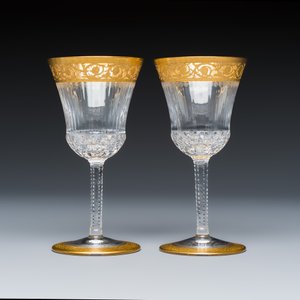 An extensive 53-piece French gilt-decorated 'Thistle Gold' crystal glass service with two decanter labels and a pair of candlesticks — photo 35