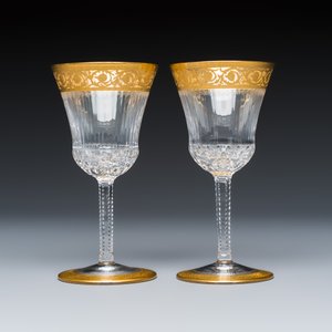 An extensive 53-piece French gilt-decorated 'Thistle Gold' crystal glass service with two decanter labels and a pair of candlesticks — photo 36