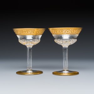 An extensive 53-piece French gilt-decorated 'Thistle Gold' crystal glass service with two decanter labels and a pair of candlesticks — photo 39