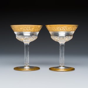 An extensive 53-piece French gilt-decorated 'Thistle Gold' crystal glass service with two decanter labels and a pair of candlesticks — photo 42