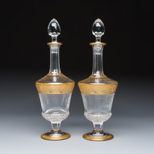An extensive 53-piece French gilt-decorated 'Thistle Gold' crystal glass service with two decanter labels and a pair of candlesticks — photo 45