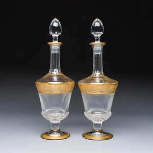 An extensive 53-piece French gilt-decorated 'Thistle Gold' crystal glass service with two decanter labels and a pair of candlesticks — photo 47