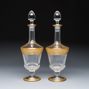 An extensive 53-piece French gilt-decorated 'Thistle Gold' crystal glass service with two decanter labels and a pair of candlesticks — photo 48