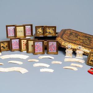 An extensive Chinese Canton export gilt and lacquer gaming box with mother-of-pearl accessories, 19th C. — photo 1
