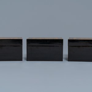 An extensive Chinese Canton export gilt and lacquer gaming box with mother-of-pearl accessories, 19th C. — photo 24