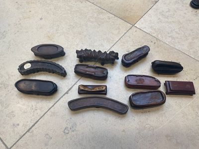 An extensive collection of 137 varied Chinese small wooden stands, 19/20th C. — photo 1