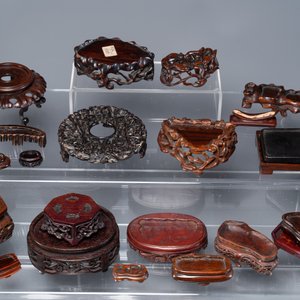 An extensive collection of 137 varied Chinese small wooden stands, 19/20th C. — photo 7