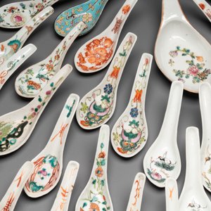 An extensive collection of 62 Chinese porcelain spoons, 19/20th C. — foto 5