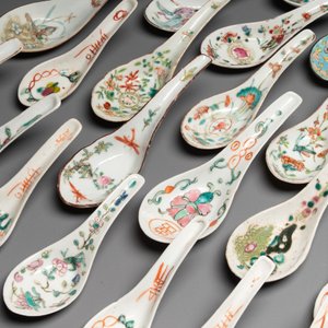An extensive collection of 62 Chinese porcelain spoons, 19/20th C. — foto 6