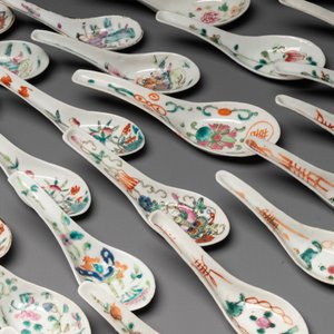 An extensive collection of 62 Chinese porcelain spoons, 19/20th C. — foto 8