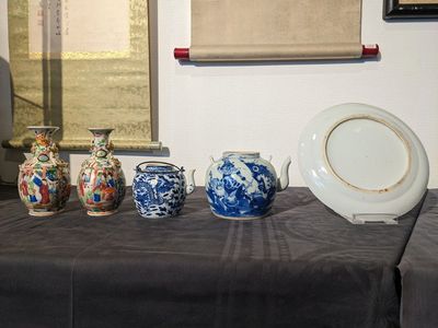 An extensive collection of varied Chinese porcelain wares, 19/20th C. — photo 6