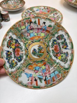An extensive group of 23 Chinese Canton famille rose wares, 19th C. — 照片 102
