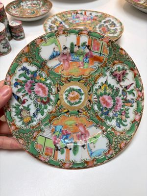 An extensive group of 23 Chinese Canton famille rose wares, 19th C. — 照片 105