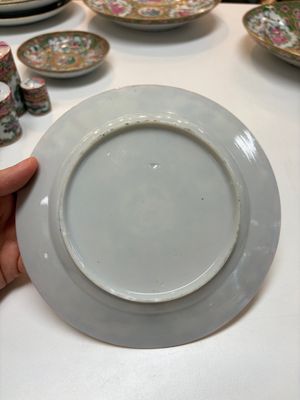 An extensive group of 23 Chinese Canton famille rose wares, 19th C. — 照片 111