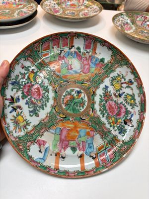 An extensive group of 23 Chinese Canton famille rose wares, 19th C. — 照片 116