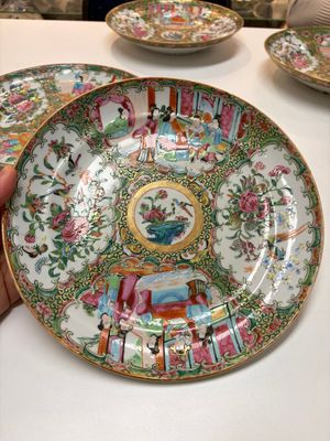 An extensive group of 23 Chinese Canton famille rose wares, 19th C. — 照片 123