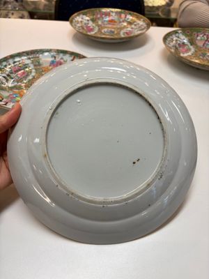 An extensive group of 23 Chinese Canton famille rose wares, 19th C. — 照片 125