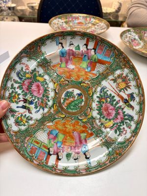 An extensive group of 23 Chinese Canton famille rose wares, 19th C. — 照片 128