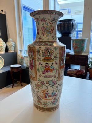 An extensive group of 23 Chinese Canton famille rose wares, 19th C. — 照片 151