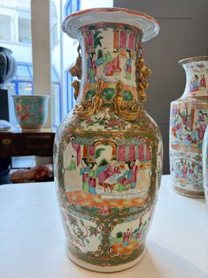An extensive group of 23 Chinese Canton famille rose wares, 19th C. — 照片 172