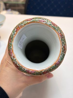 An extensive group of 23 Chinese Canton famille rose wares, 19th C. — 照片 25