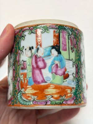 An extensive group of 23 Chinese Canton famille rose wares, 19th C. — 照片 54