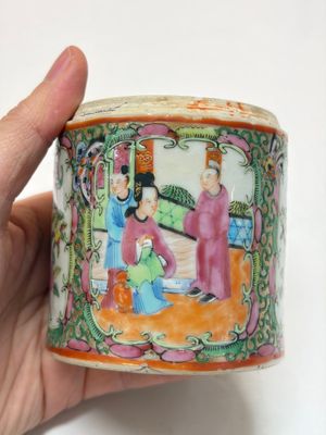 An extensive group of 23 Chinese Canton famille rose wares, 19th C. — 照片 71