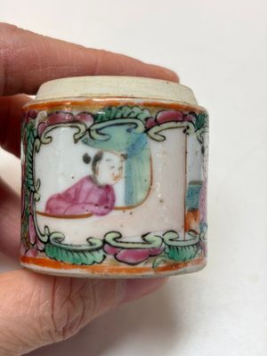 An extensive group of 23 Chinese Canton famille rose wares, 19th C. — 照片 81