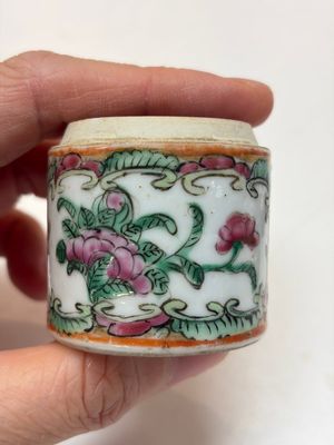 An extensive group of 23 Chinese Canton famille rose wares, 19th C. — 照片 82