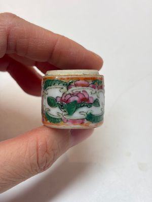 An extensive group of 23 Chinese Canton famille rose wares, 19th C. — 照片 90