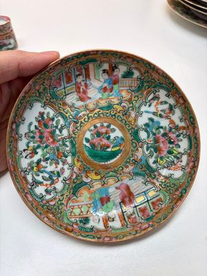 An extensive group of 23 Chinese Canton famille rose wares, 19th C. — 照片 97