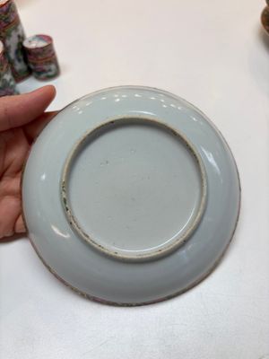 An extensive group of 23 Chinese Canton famille rose wares, 19th C. — 照片 98
