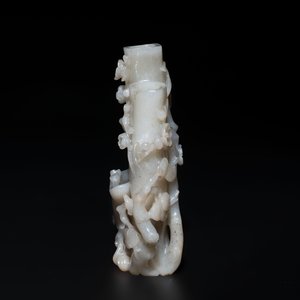 An extremely fine Chinese jade 'Three Friends of Winter' brush holder, Qianlong mark and of the period — photo 2