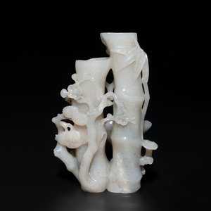 An extremely fine Chinese jade 'Three Friends of Winter' brush holder, Qianlong mark and of the period — photo 3
