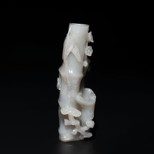 An extremely fine Chinese jade 'Three Friends of Winter' brush holder, Qianlong mark and of the period — photo 4