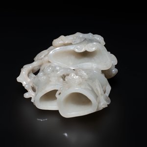 An extremely fine Chinese jade 'Three Friends of Winter' brush holder, Qianlong mark and of the period — photo 5