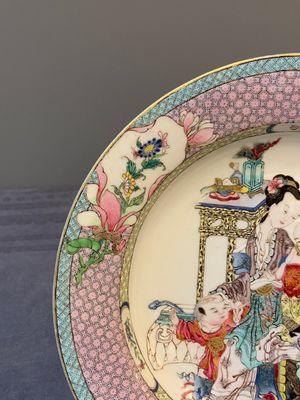 An extremely fine pair of Chinese famille rose ruby-back eggshell plates with a lady and playing boys, Yongzheng — photo 15