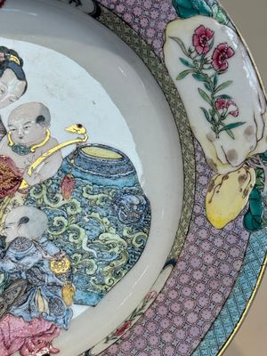 An extremely fine pair of Chinese famille rose ruby-back eggshell plates with a lady and playing boys, Yongzheng — photo 40