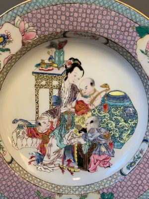 An extremely fine pair of Chinese famille rose ruby-back eggshell plates with a lady and playing boys, Yongzheng — photo 5