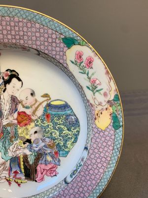 An extremely fine pair of Chinese famille rose ruby-back eggshell plates with a lady and playing boys, Yongzheng — photo 6