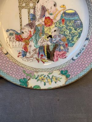 An extremely fine pair of Chinese famille rose ruby-back eggshell plates with a lady and playing boys, Yongzheng — photo 7