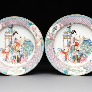 An extremely fine pair of Chinese famille rose ruby-back eggshell plates with a lady and playing boys, Yongzheng — photo 1