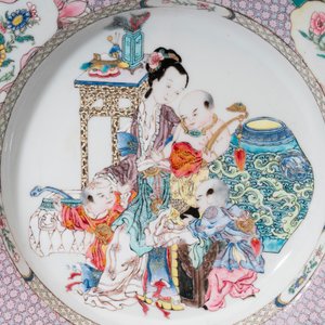 An extremely fine pair of Chinese famille rose ruby-back eggshell plates with a lady and playing boys, Yongzheng — photo 2