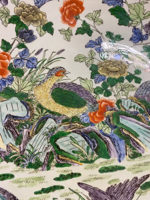 An extremely large Chinese famille verte 'quail and peony' dish, Kangxi mark, 20th C. — photo 2