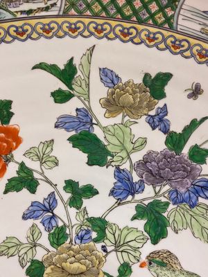 An extremely large Chinese famille verte 'quail and peony' dish, Kangxi mark, 20th C. — photo 4