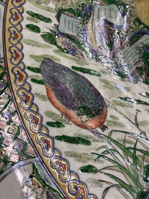 An extremely large Chinese famille verte 'quail and peony' dish, Kangxi mark, 20th C. — photo 6